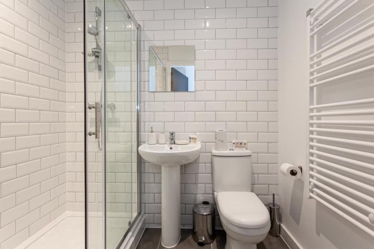 Superb 2 Bed Flat 5Min To Old Trafford Stadium Manchester Esterno foto